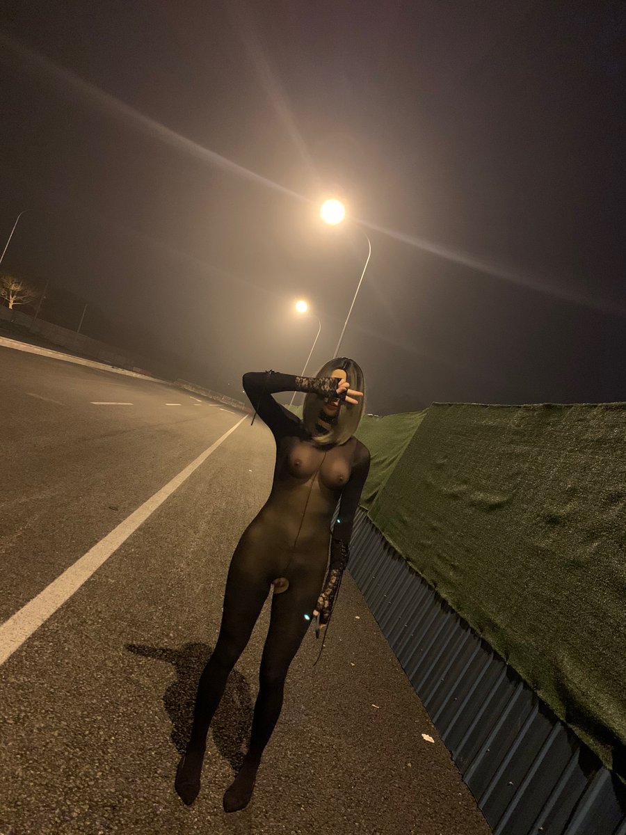 在公园附近的偏僻路上第一次露出，好紧张🤣