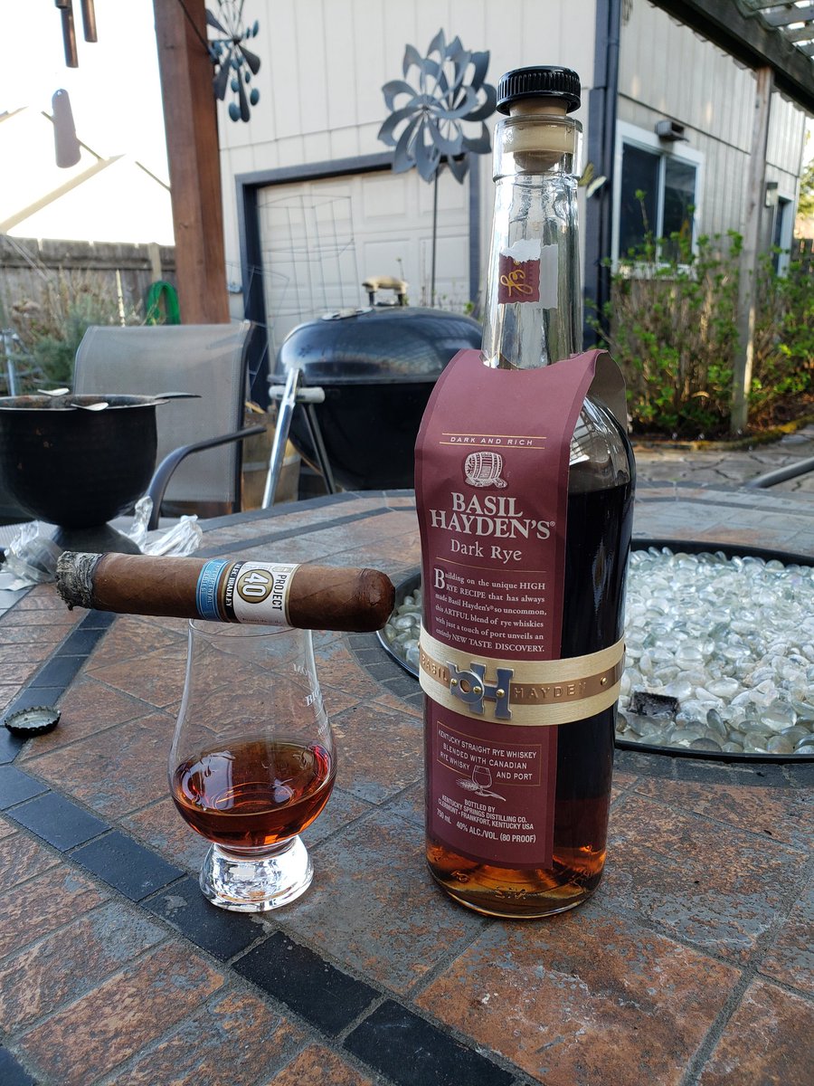 TerryW7cj's tweet photo. A very tasty stick from @alecbradley , Project 40 to enjoy with the Dark and Rich @basilhaydens Dark Rye on a warm spring evening. https://t.co/hdhbI3p5oV