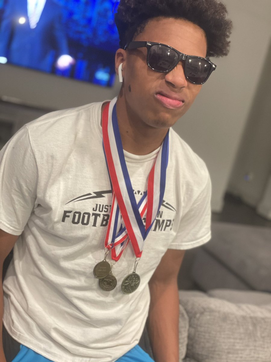 shara_smiff's tweet photo. 🥇🥇🥇 @kaesmiff06 #hokahey #manvelhighschool #highjumpchamp #firstplaceonem https://t.co/rYLrN10aTM