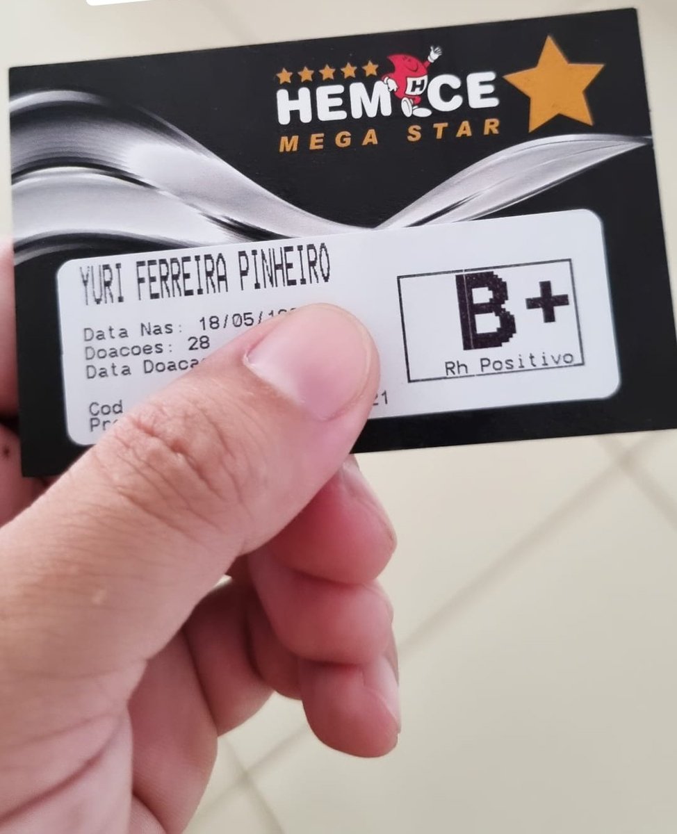 YuriKaus's tweet photo. A carteirinha nova do #Hemoce ficou foi bandas https://t.co/M5hOvULJTh