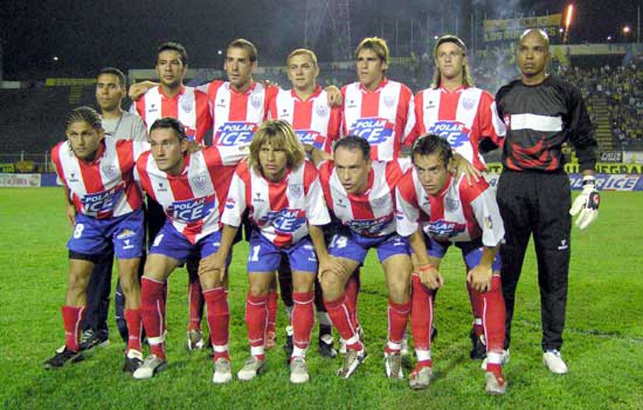 EDMphotos1971's tweet photo. 3️⃣1️⃣ de Marzo -2005-

@EstudiantesMEFC empata 1-1 con el @DvoTachira por la jornada 12 del Clausura 2005 en el Polideportivo de Pueblo Nuevo.

⚽ Gol de Bryan Aldave

#FutVe #LigaFutVe https://t.co/vb3yTN1B0R