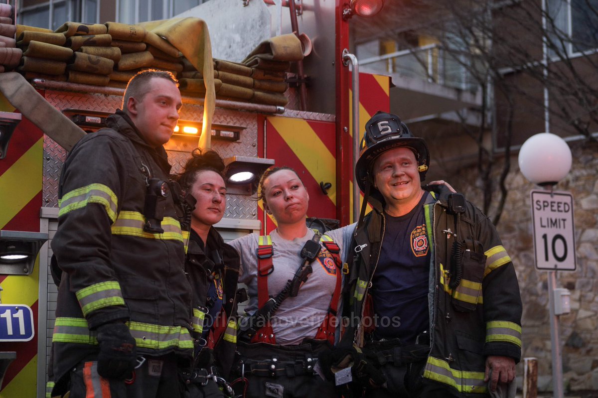 JoeyMayette's tweet photo. 2 Alarms at 40 Woodland St, Hartford Ct 3/31/21 @ctfirephoto @HartfordFire760 https://t.co/ZGDKGZvixQ