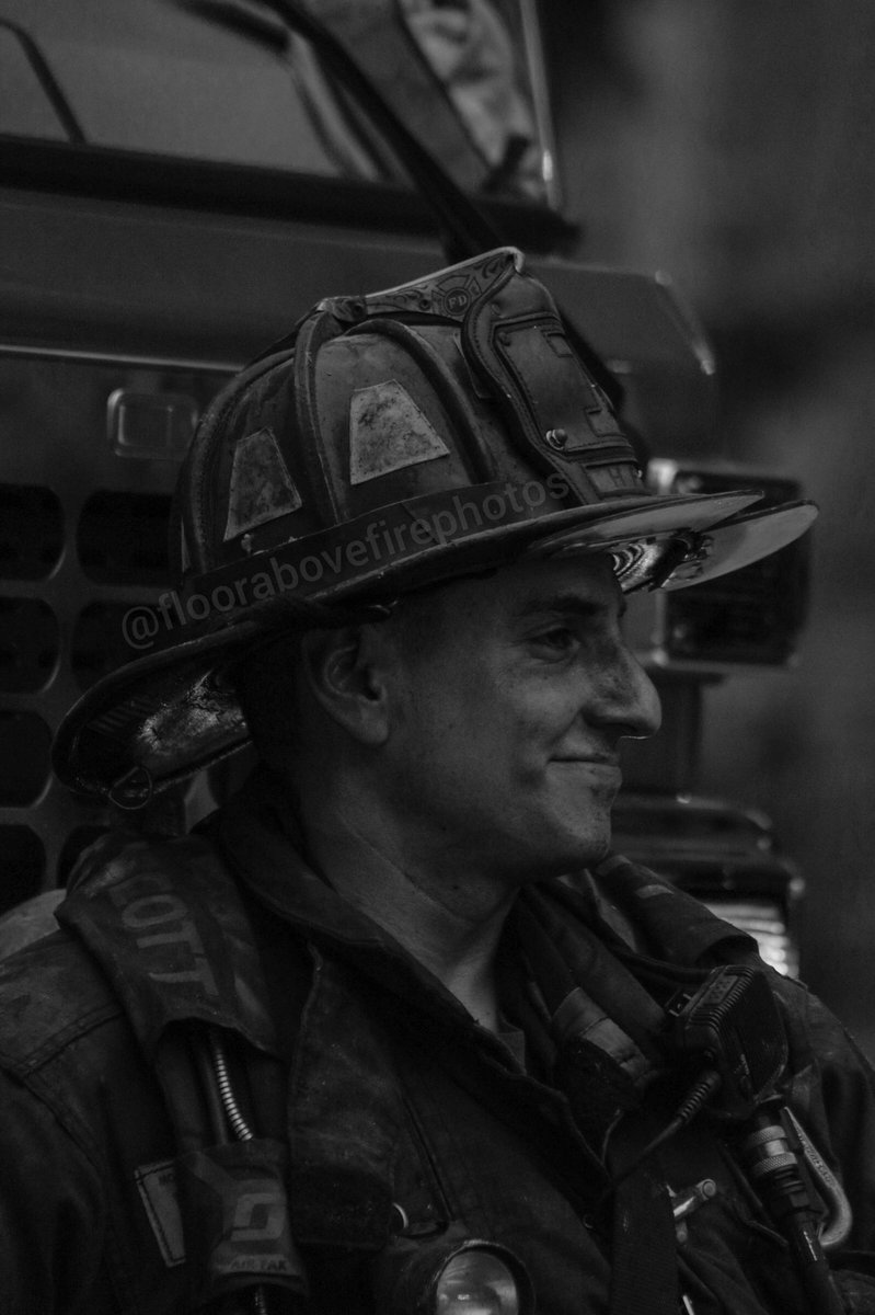 JoeyMayette's tweet photo. 2 Alarms at 40 Woodland St, Hartford Ct 3/31/21 @ctfirephoto @HartfordFire760 https://t.co/ZGDKGZvixQ