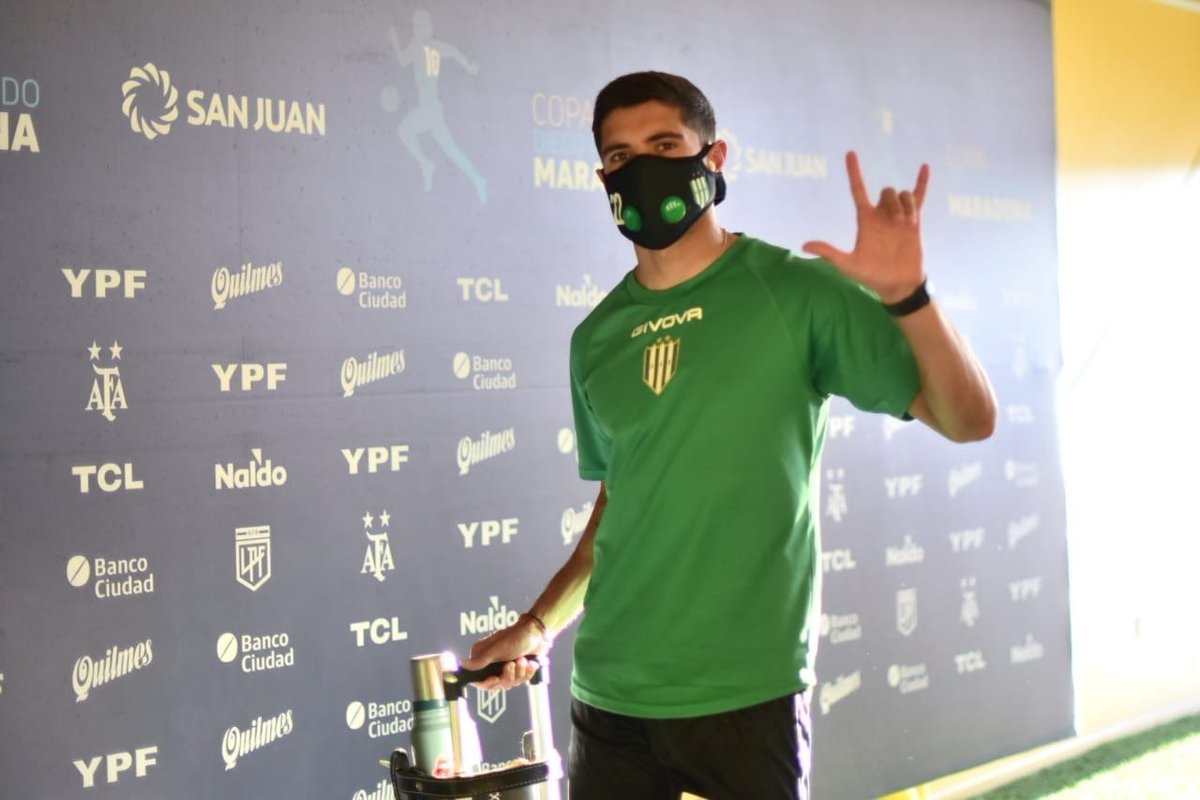 Últimos 11 partidos de Juan Álvarez (<a href="/juancialvarez/">Juan Alvarez</a>):

- 8 como titular.
- 4 goles.
- 2 asistencias.
- Participó en un 33% de los tantos de #Banfield.

Gol o asistencia cada 115 minutos. 🔥