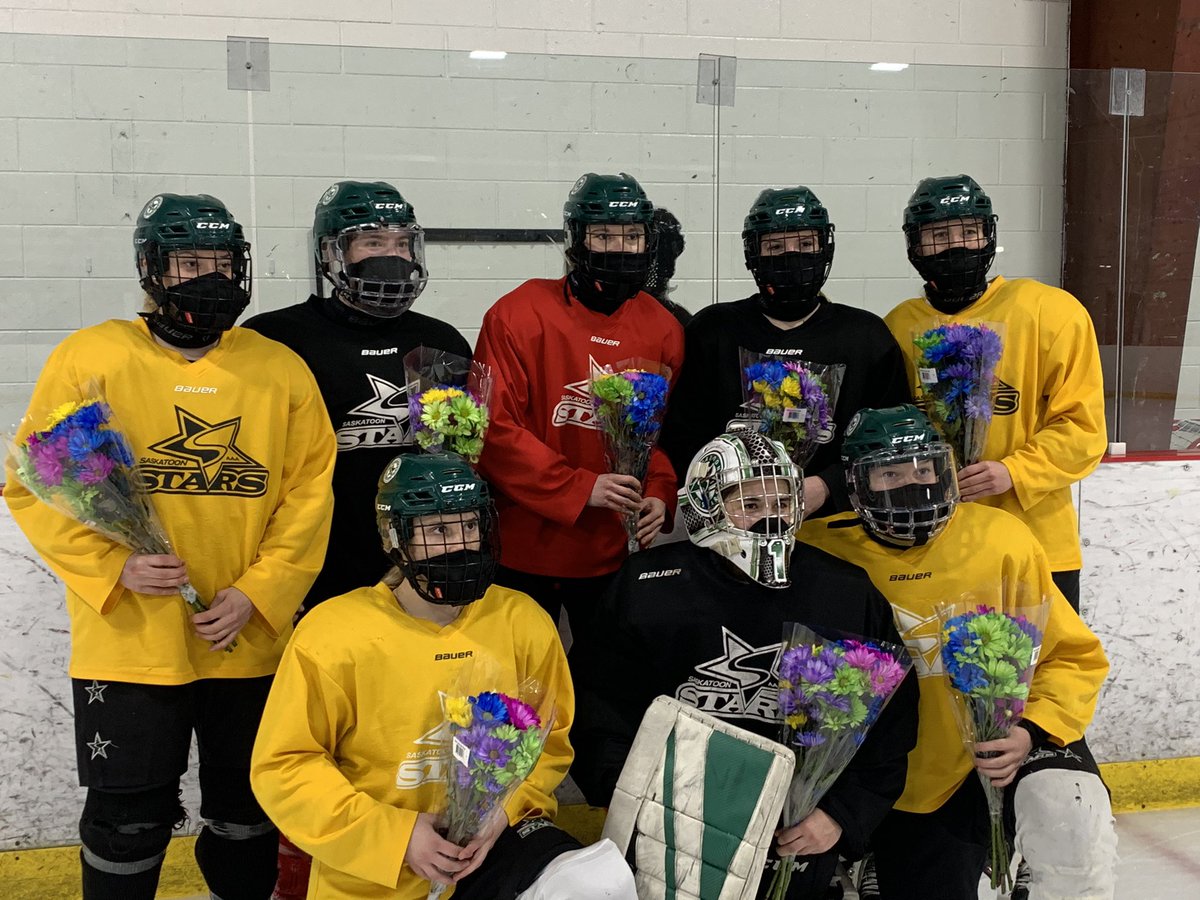 StoonStarsAAA's tweet photo. Our last practice of the year tonight where we took time to honour our 8 exceptional graduates. We can’t say enough about this group and how they led and set the standard each day. Over the next 8 days we’ll take the time to feature each of these young ladies. #StarsForLife https://t.co/2KKrzULocq