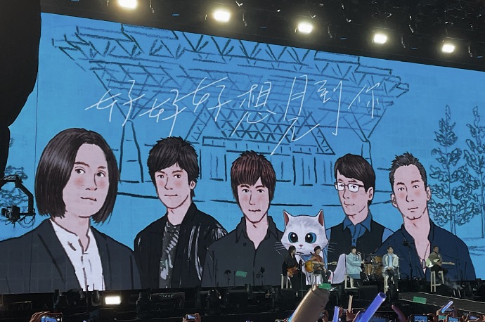 JohnCam53's tweet photo. 在年少輕狂裡曾經為壹個人很努力很努力過，其實真是很幸福的壹件事情。羨慕能在現場的妳們，#五月天 五月天我們的青春。
「好好好想見到妳」在妳的青蔥歲月，陪伴妳們的歌手又是誰呢？ https://t.co/jkBLMqKxqg