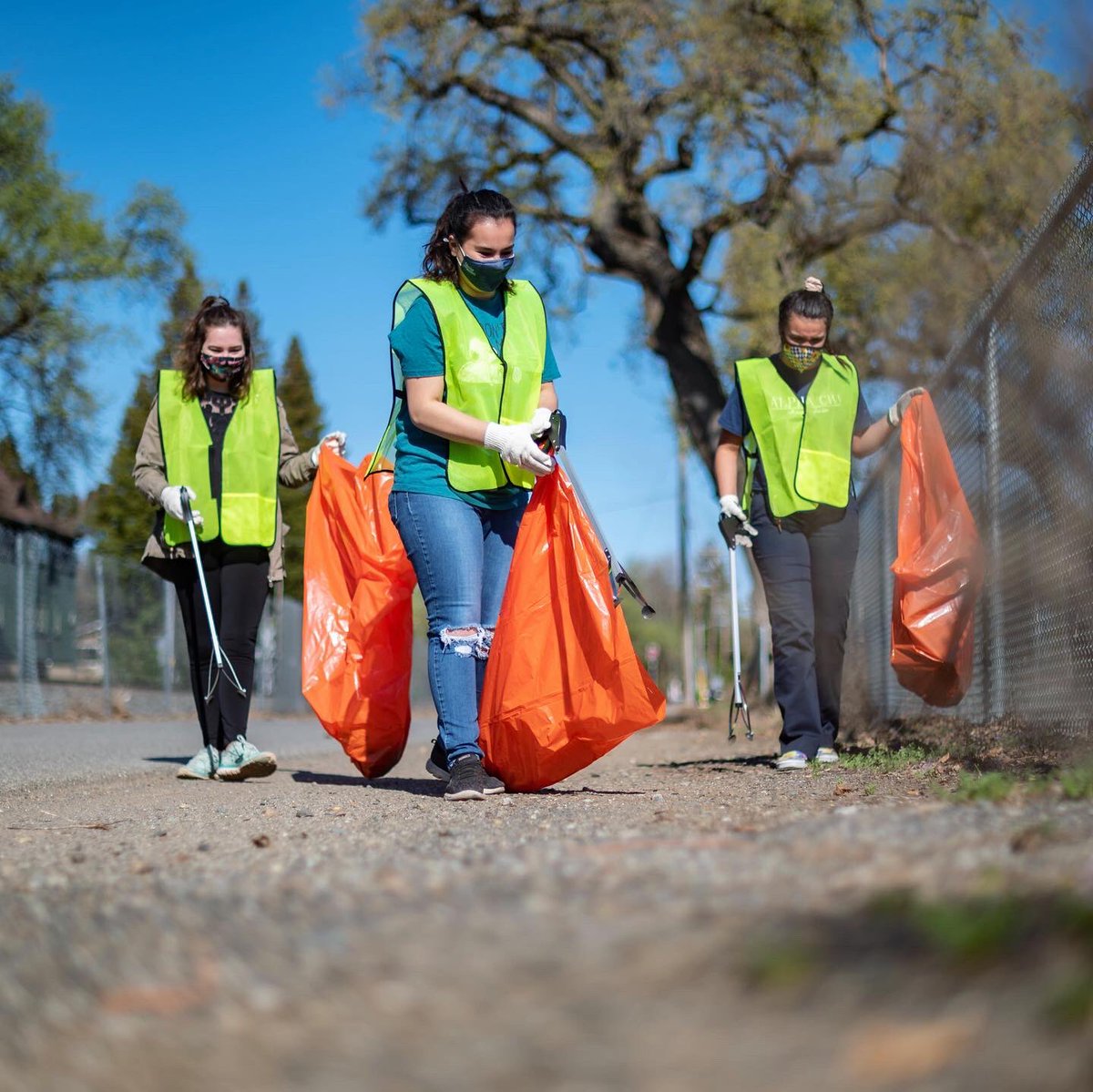 JasonHalley_CSU's tweet image. It was a good day to get outside, and even better to see @chicostate students celebrate the legacy of César Chávez with the 'Cats in the Community day of service.#ThisIsChico
