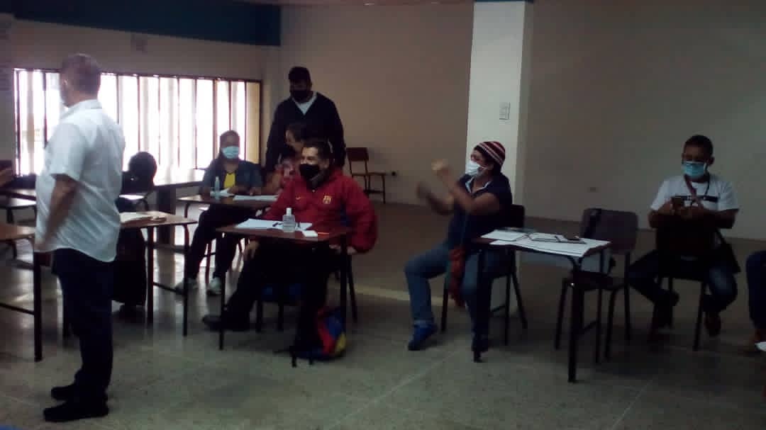 #31Marz Sostuvimos Reunion con el Equipo Politico Parroquial y el  COPP  planificando visitas  a los Concejos Comunales y a las  Comunas en contruccion en ruta a las Ciudades Comunales 
#ComunaONada 
<a href="/FreddyBernal/">Freddy Bernal</a> <a href="/PSUVTachira/">PSUV Táchira</a> <a href="/Concejo_SC/">Concejo Municipal Bolivariano SC</a> <a href="/Juntosxtachira1/">Juntos por Táchira</a> <a href="/ClapCristobal/">clap municipio san cristobal</a>