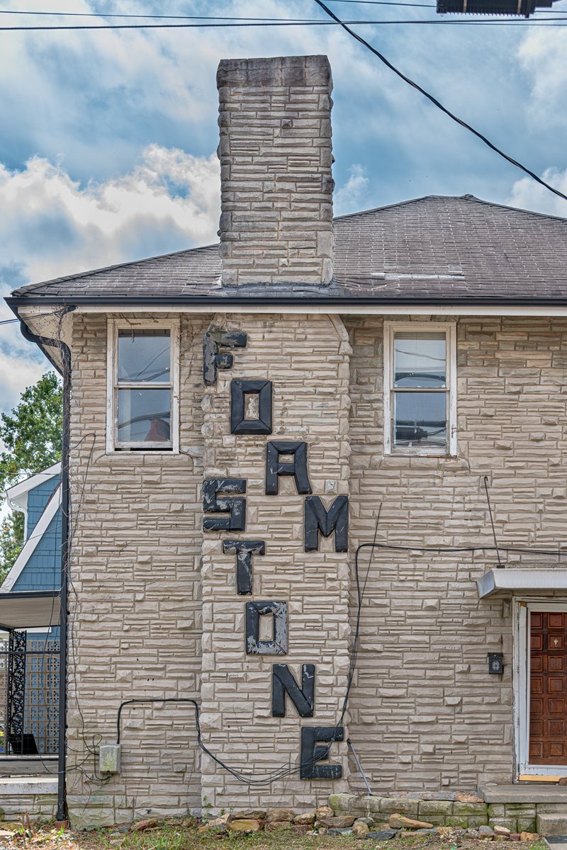 orebrandonm's tweet photo. Interesting ghost ad along West 1st Street in Winston-salem, North Carolina. #WinstonSalem #NorthCarolina #ghostad #photography https://t.co/1tfxy9ZD49
