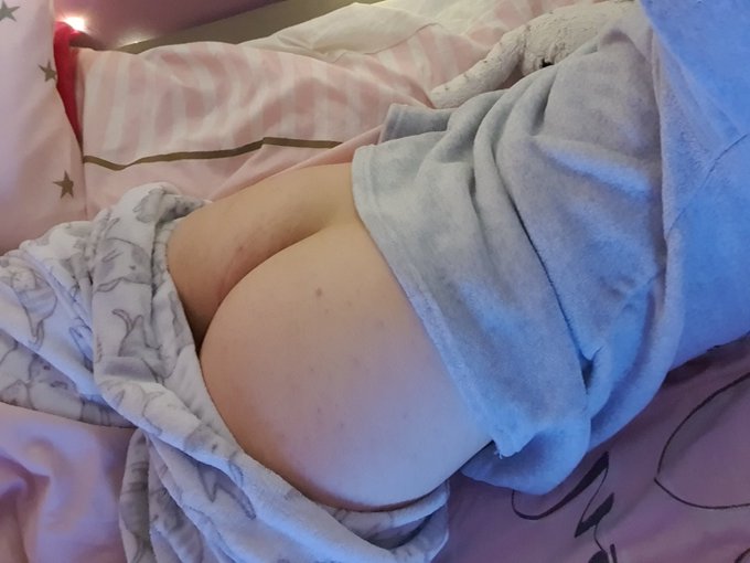 Gamer butt, no noobs allowed!  ? #gamer #thiccbottom #bubblebutt #Femboy https://t.co/Eo3fQahgEN
