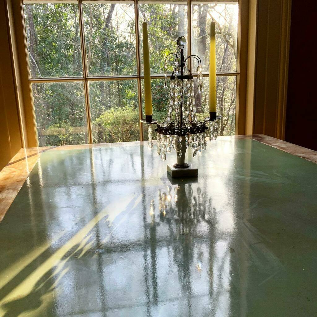 ErinSWright's tweet photo. Light touch.

#reflection #window #interiorphotographer #interiorlighting #southernliving #handmadetable #morninglight #photooftheday #photographersofinstagram #photo #macongeorgia #oldhouses #oldhouselovers #oldhousecharm #oldhouserenovation #oldhouse #… https://t.co/zYxIxpbV4O https://t.co/5t4f0OiPyb
