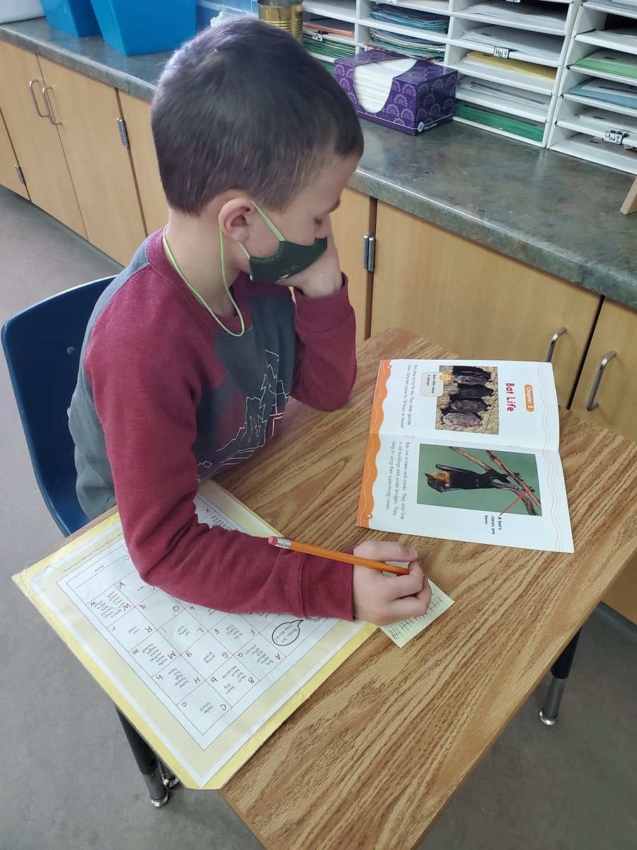 molpatterson33's tweet photo. I'm looking for a snap word! 👀 we found all of our snap words in our books 📚 #gotrhpride @RH_Elementary https://t.co/7OEusRv4pn