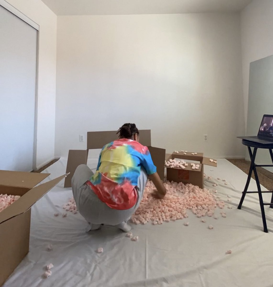 kihmberlie's tweet photo. Grabbed a few boxes &amp; some packing peanuts to create this 📦 https://t.co/ESZkjwTwYT