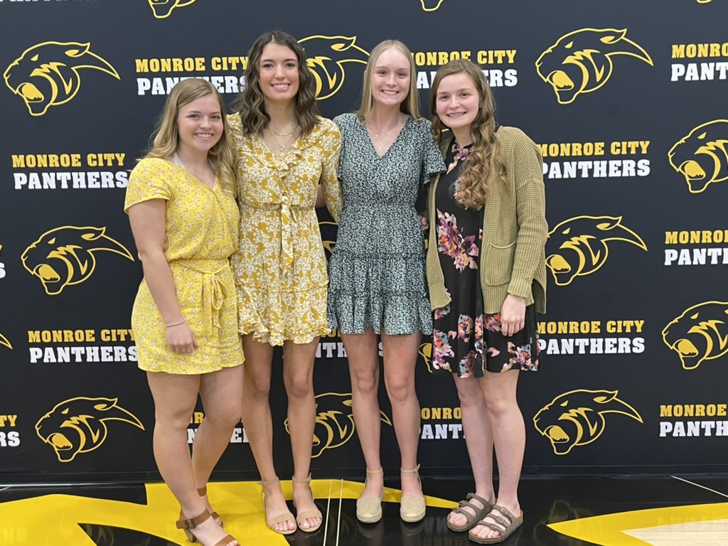 StewartsLittle's tweet photo. Loved hearing a recap of all the accomplishments of these seniors tonight at the basketball sports banquet. https://t.co/vi2AoVdt8P