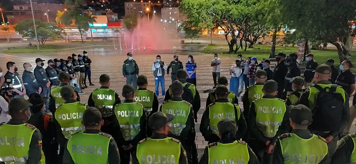 GuilleLondono's tweet photo. #AEstaHora | Iniciamos operativos interagenciales junto a nuestra @PoliciaCali, @DEconomicoCali y  @MovilidadCali. Recorreremos principales zonas gastronómicas y corredores viales de la ciudad, velando por la protección de la vida. @JorgeIvanOspina https://t.co/dC9StPB2Zt