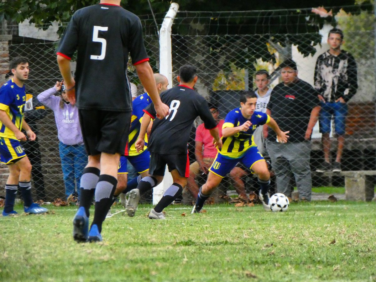 carreras_ac's tweet photo. #LigaDeportivaDelSur

📌 Fecha 6. Primera Ronda
⚽ Acebal 🆚 Carreras
📆 Viernes 02 de Abril
🕢 17 hs. Reserva /  19 hs. Primera
🌍 Emiliano Papa, Acebal

ᴠᴀᴍᴏs ʟᴀ ᴀᴄᴀᴅᴇᴍɪᴀ💛💙💛 https://t.co/NirYBTWfgc