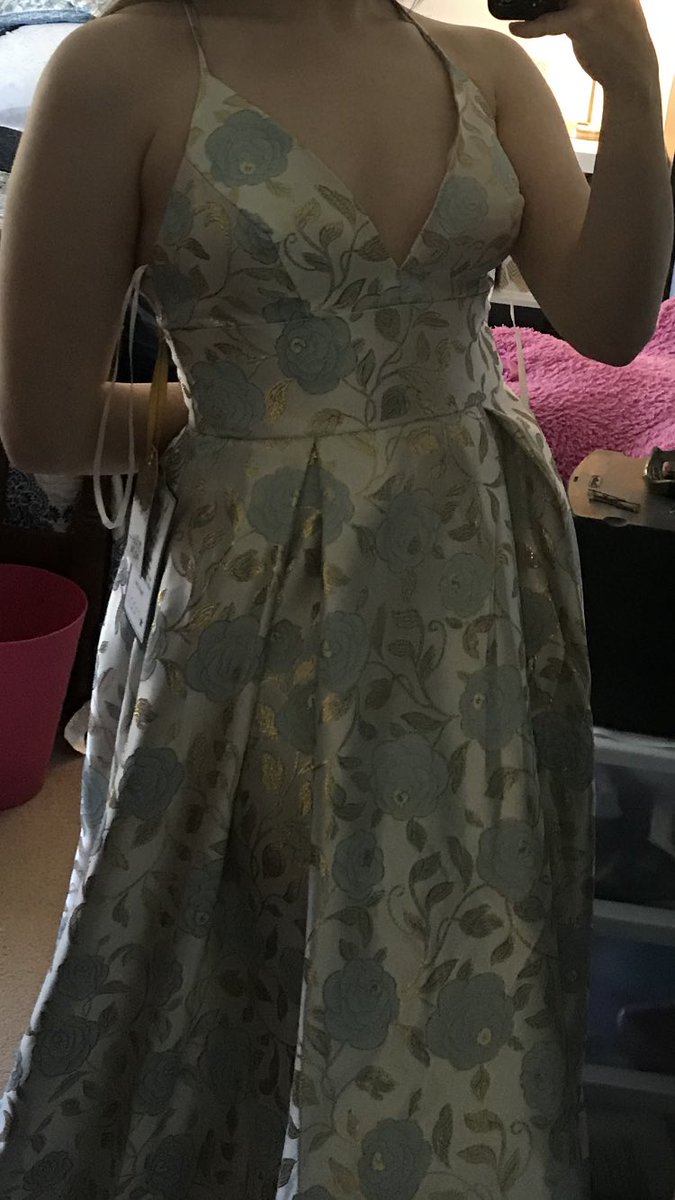 COOKINGWFLO's tweet photo. okay moots , do we like this for my prom dress ? https://t.co/EqNbGSE9D4