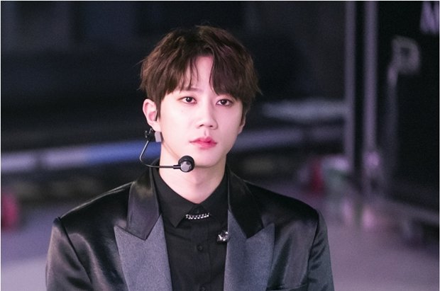 For Lee Jun Young Only Imitation Cast Including Junyoung Yuri Junghoon Suwoong Sf9 Members And Ateez Members Will Appear In Singles Magazine And Answer Fans Questions 이준영 Leejunyoung 유키스 Ukiss