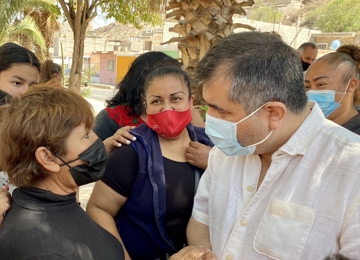 EduardoOlmosC's tweet photo. Me comprometí en campaña a recorrer el Distrito como Diputado para escuchar y atender a todas y todos.

Agradezco a mis amigas de la Primero de Mayo y Nueva Creación que hace unos días me recibieron en su asamblea vecinal.

#CuentasConmigo
#EduardoOlmos
#Diputado https://t.co/YXeJ8qNMzo