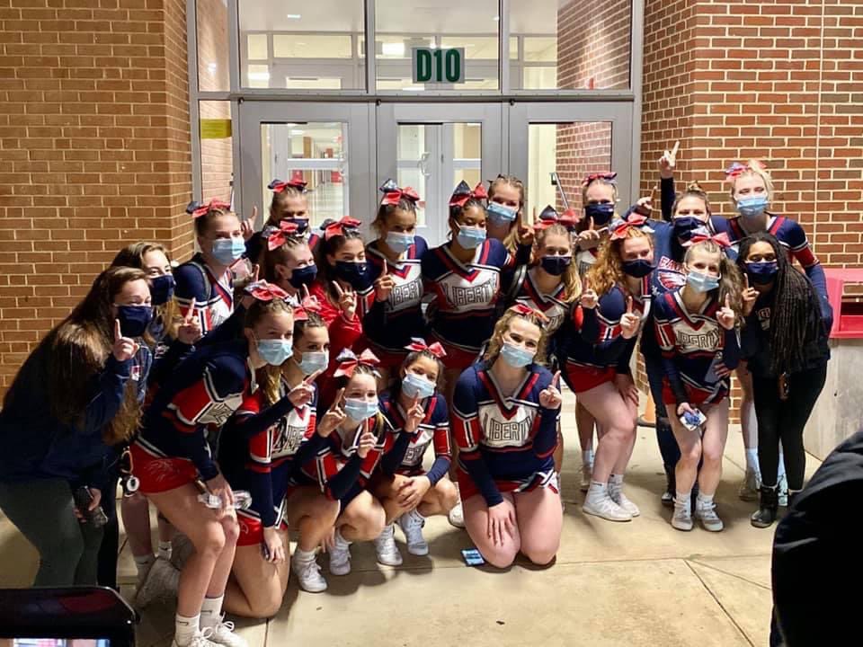Aliciacschrank's tweet photo. @LHSEaglesCheer  DISTRICT CHAMPIONS 🥇🏆 https://t.co/kvv7VZJGaZ