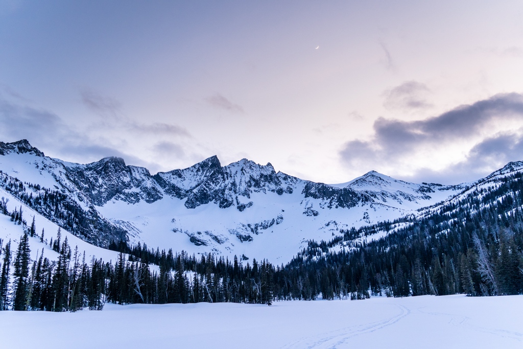 Alexmaiernature's tweet photo. Reaching the Big Timber basin at dusk. Temps were in the 40's during the day and dropped down to 7 at night. 

 #mountains #getlost #montanacolors #bigskycountry #natureaddicts #montanamoment #wildernessculture #intothewoods #instagood #outdoors  #wanderers #hikersofinstagram https://t.co/TjzaxAJfv7