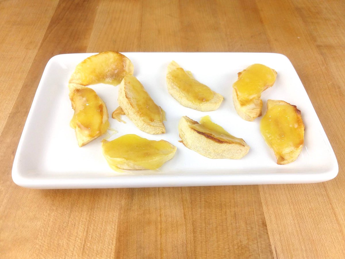 simpaticofoods's tweet photo. Roasted Apples Slathered with Organic Citrus Infused Sauce from Simpatico Foods. Sharp Cheddar Cheese is Optional. Sign up for our recipe blog to receive this and other tasty recipes.  Sign up -> https://t.co/Vzq3OnjRuv #foodies #foodblogger #vegan #vegetarian #organic #HappyHour https://t.co/xk4iUoTCsj