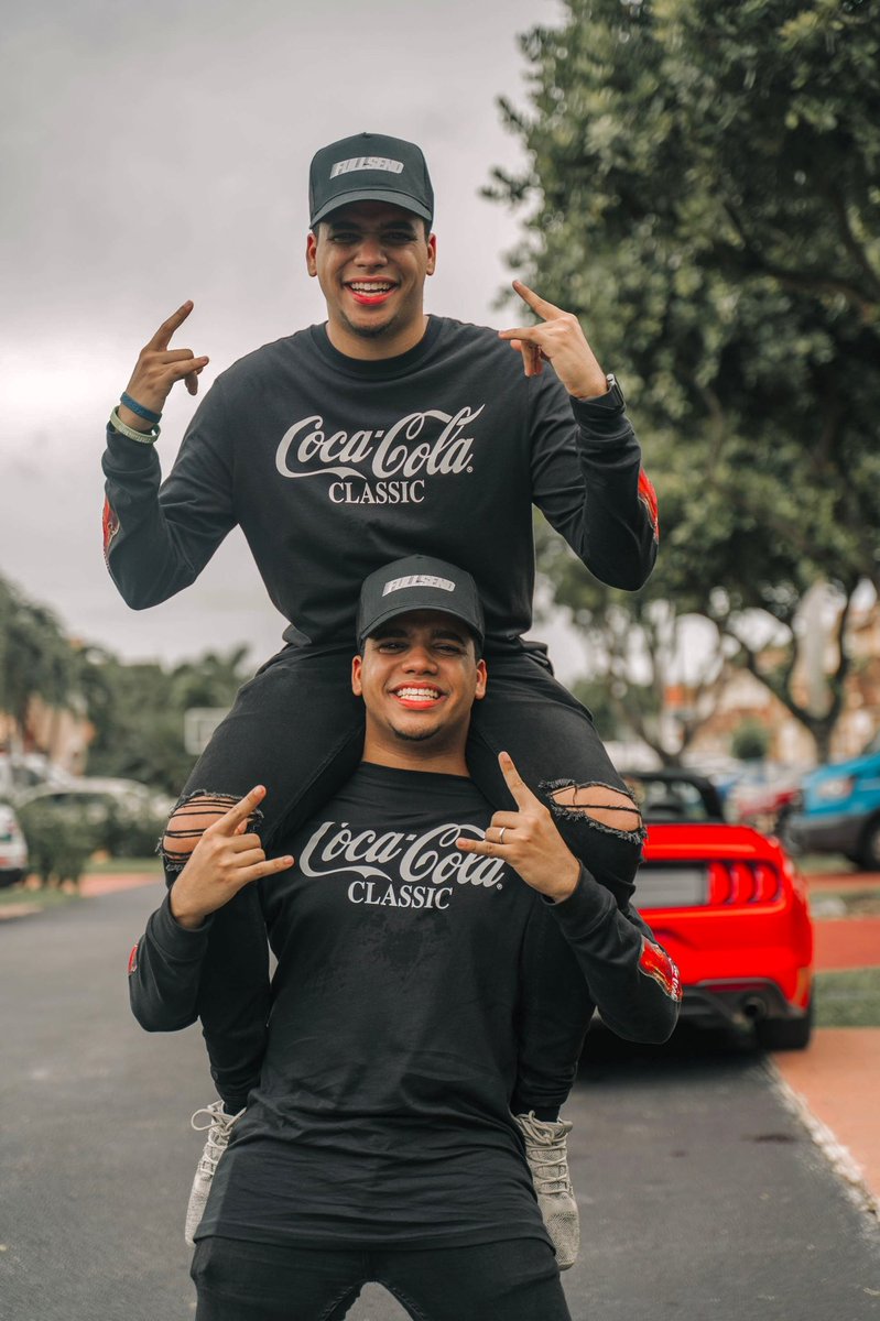 venturatwins's tweet photo. Coke https://t.co/wlXltKC3xW