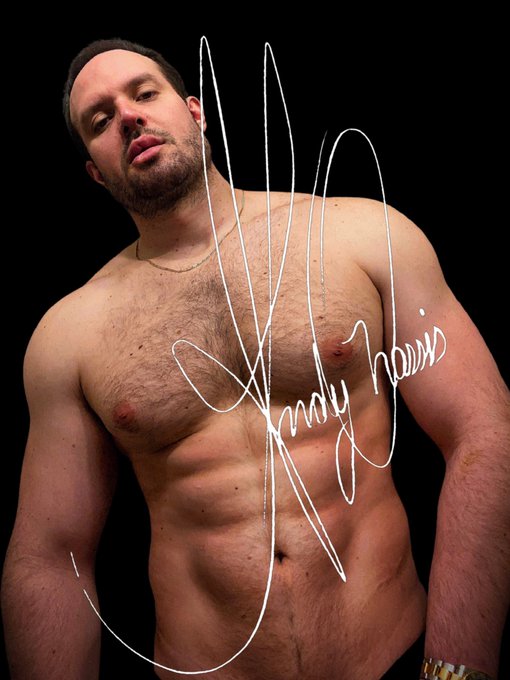 Just an autograph going through the timeline! https://t.co/0T8ihJxCOj