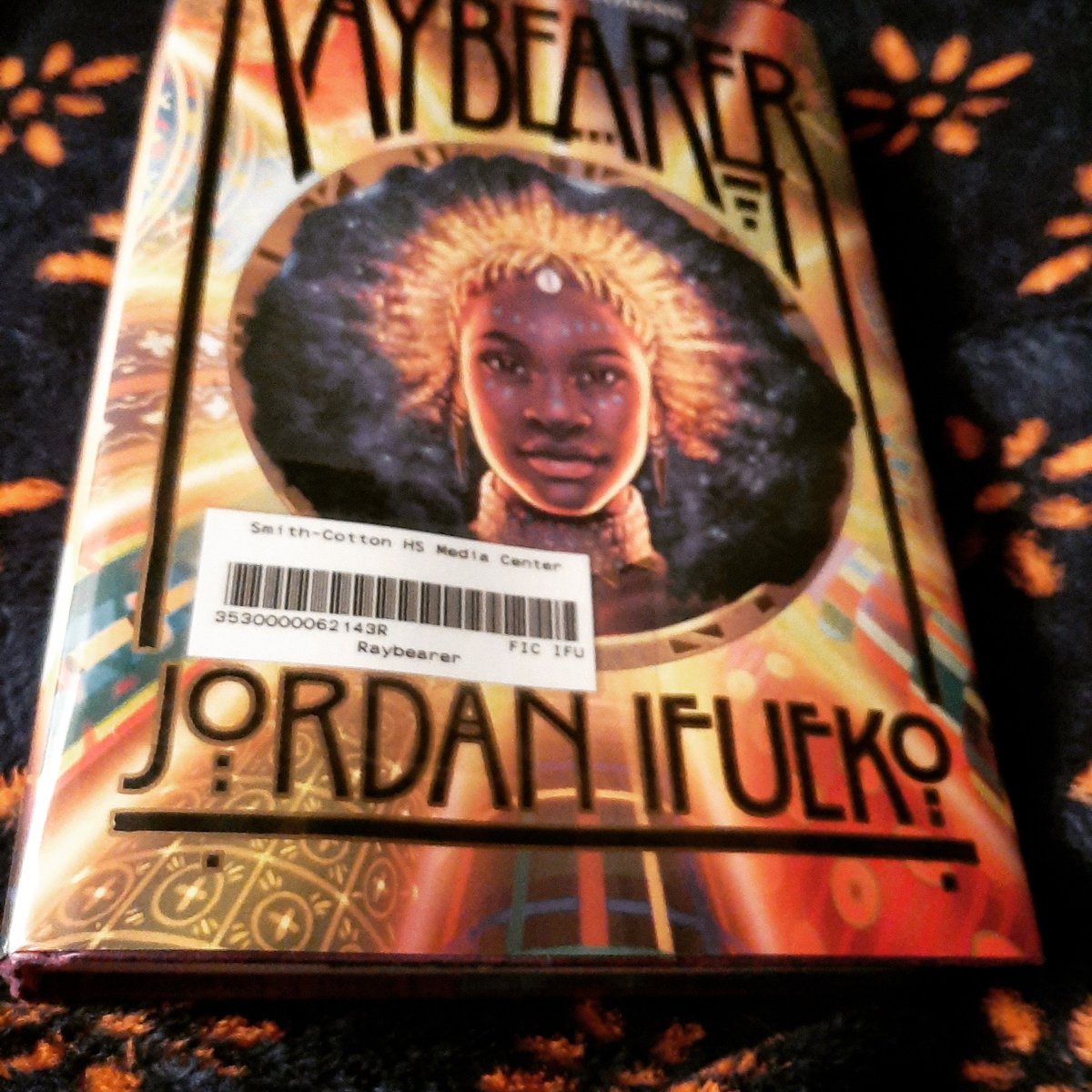drbtlibrary's tweet photo. #raybearer was nothing I expected and quickly drew me into this fantasy world. 5 stars! @jordanifueko https://t.co/KCU0fnLXiF