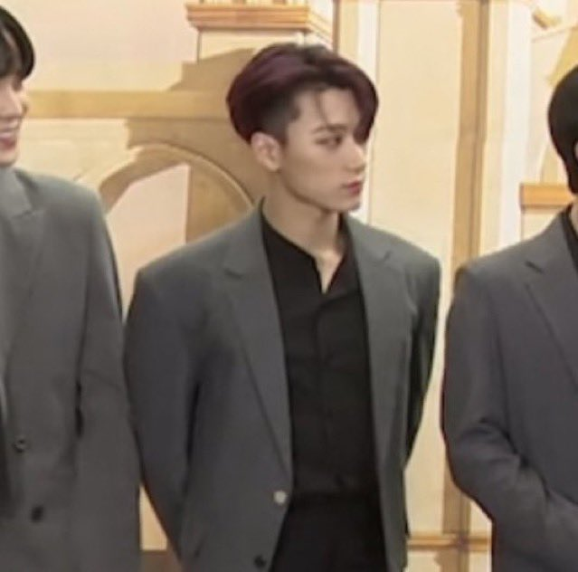 doIIsan's tweet photo. undercut ? san ? undercut san ? dark hair ? undercut dark hair san ? Cuntress ? https://t.co/3cFa2UqMAW