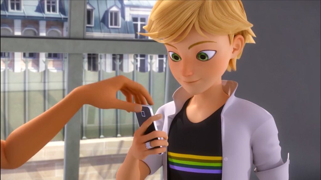 Iadynoirss's tweet photo. ALL THE BOYS PANICKED WHEN MARINETTE CALLED THEM ONE BY ONE EXCEPT FOR ADRIEN WHO WAS SMILING DOWN AT HIS PHONE &amp; HE WAS SO CONFUSED WHEN THEY DIDN’T LET HIM INVITE HER https://t.co/eJlnLCqU22