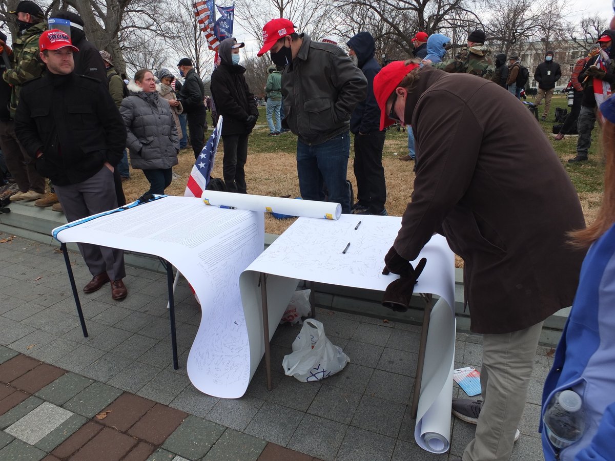 DianthaSol's tweet photo. Good, readable photos of the infamous seditious Declaration signed by many PBs, among others. One Hudson Valley Proud Boy signed "MERKZ HVPB".
@nine_niall @nate_thayer @ne0ndistraction @Detrumpify_org 
Photos (c) Bruce Guthrie
https://t.co/g9L2I9S5nS https://t.co/lT9UmtB05x