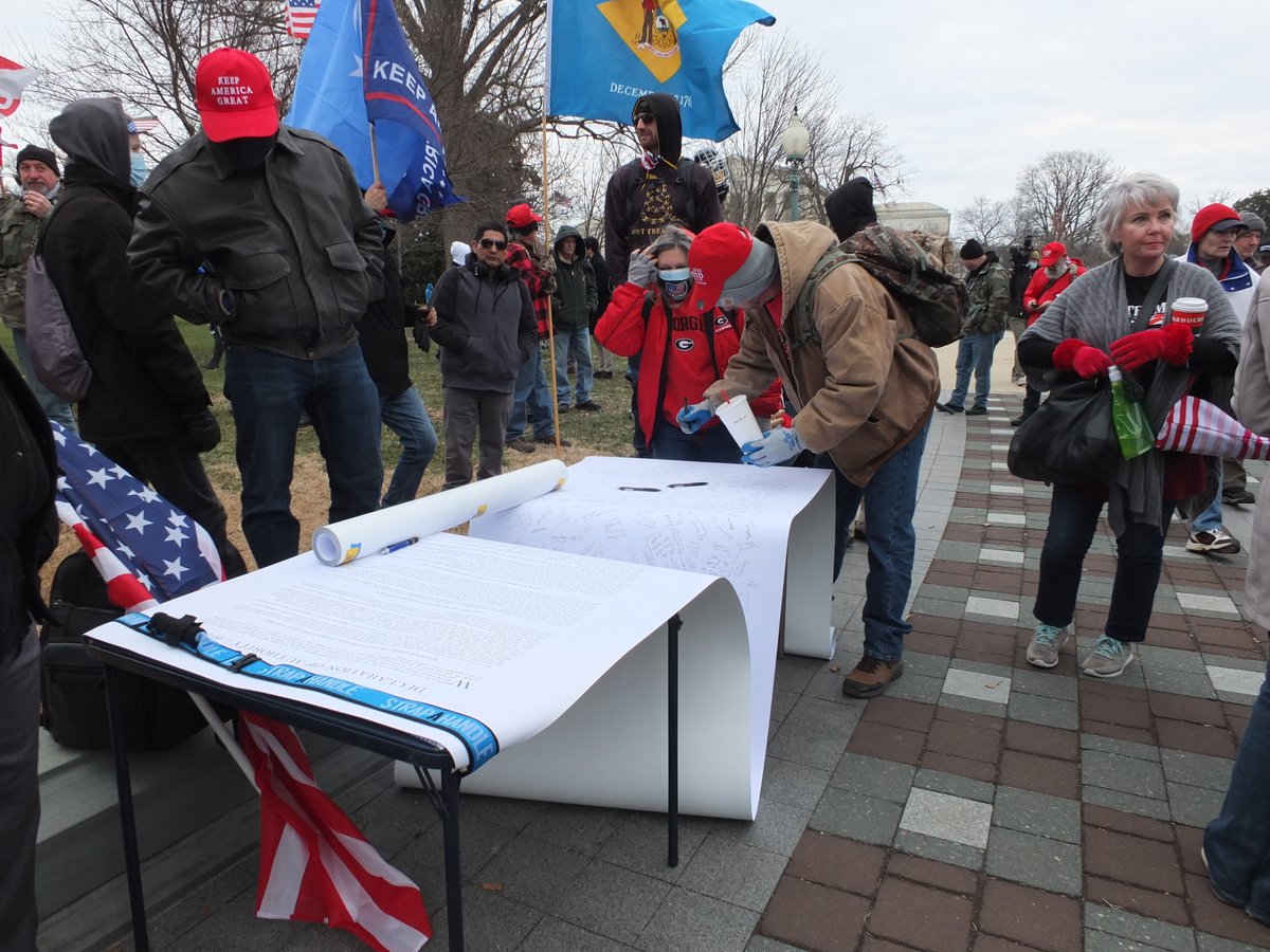 DianthaSol's tweet photo. Good, readable photos of the infamous seditious Declaration signed by many PBs, among others. One Hudson Valley Proud Boy signed "MERKZ HVPB".
@nine_niall @nate_thayer @ne0ndistraction @Detrumpify_org 
Photos (c) Bruce Guthrie
https://t.co/g9L2I9S5nS https://t.co/lT9UmtB05x