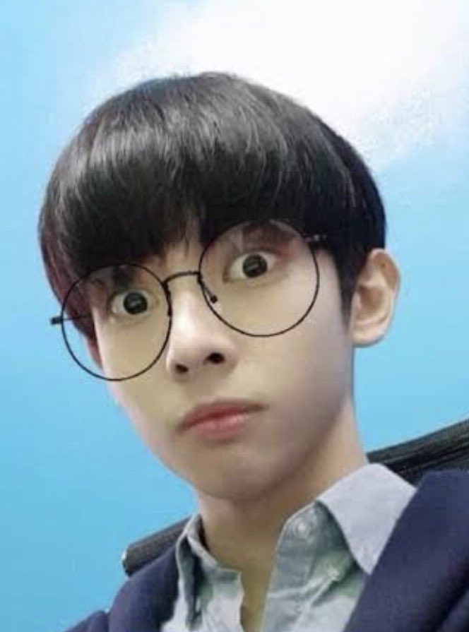 EvanLee_PH's tweet photo. [📸] 210401 | JUST-HEEn

which is which???

#SingleButHappy #IAmDifferentNow #ENHYPEN_JUSTIN #SB19_HEESEUNG @ENHYPEN_members @ENHYPEN

☀️ https://t.co/p4SFF2caW4