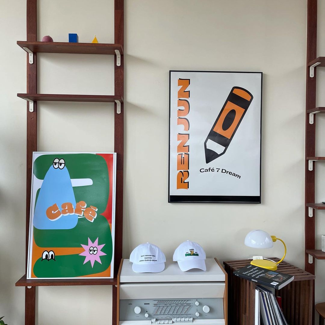 NCTDREAMCENTER's tweet photo. 210401 NCT DREAM 'Cafe 7 DREAM' (1)
https://t.co/wCYfNFfi4p

The employees who are working hard for customers visiting #Cafe_7DREAM
(We) always clean and decorate the cafe prettily :)

# cafe7dream # cafegram
#NCTDREAM @NCTsmtown_DREAM https://t.co/Akavzt3LpQ