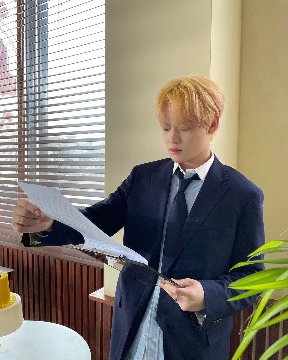 NCTDREAMCENTER's tweet photo. 210401 NCT DREAM 'Cafe 7 DREAM'
https://t.co/mT4Tyf42ga

#CHENLE manager, who is checking inventory. The coffee beans didn't arrive this morning, and after checking, we’re afraid we made a mistake in our order.

#Cafe_7DREAM # sentimentalcafe # cafegram
#NCTDREAM @NCTsmtown_DREAM https://t.co/heIv2db4vH