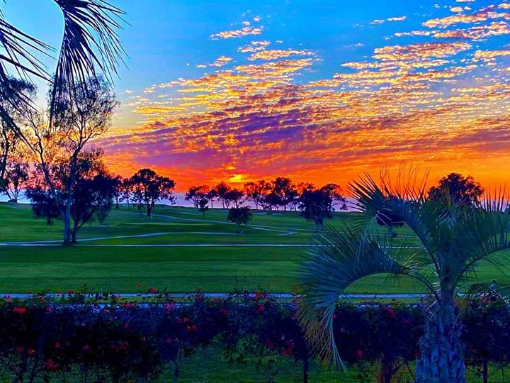 ZrmFitness's tweet image. Del Mar Sunset #hardwork #sunset #sunsetshots #sunsetsofinstagram #hustleandmotivate #gettingitdone #entrepreneurlife #delmar #californiasunset #sunsethttps://www.facebook.com/zrmfitness/photos/a.126916492487661/239696794542963/?type=3