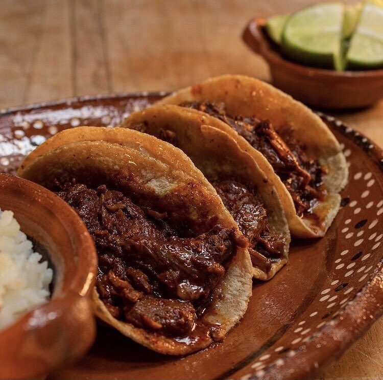 SagradoSazon's tweet photo. #DíaDelTaco

De carnitas, Birria, Mixiote o lengua 

Porque es uno de los platillos más sabrosos del mundo mundial, celebramos hasta el domingo con todos nuestros tacos al 3x2

¿Cuál es tu preferido?

#taco #taqueshi #comidamexicana #tacos #taqueando #sagradosazón https://t.co/erjKcgc7ZF