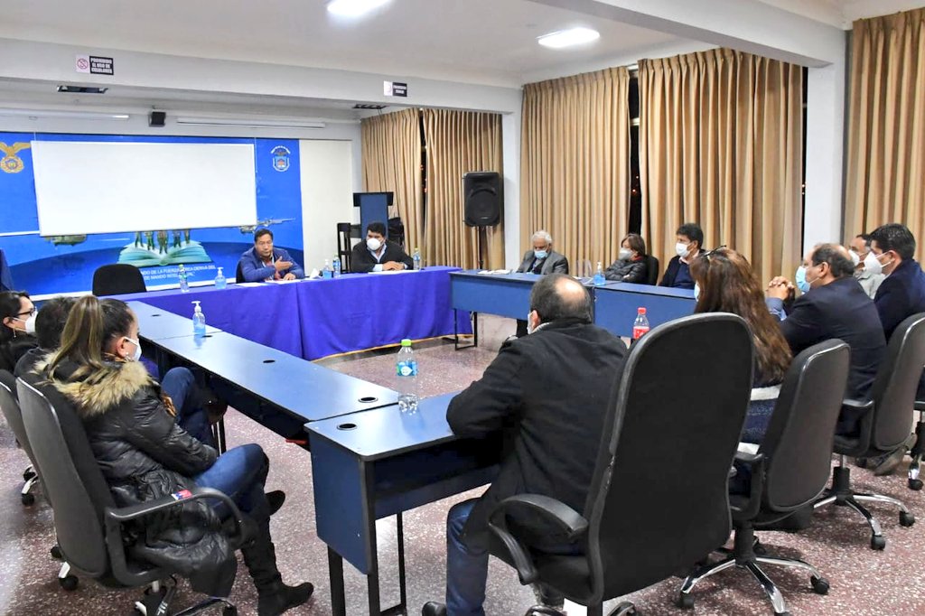 Nos reunimos con empresarios privados de #Sucre. Al igual que en otros departamentos, el sector fue golpeado por la pandemia y las malas decisiones del gobierno de facto. Trabajaremos de manera conjunta por la reactivación económica de #Chuquisaca. #VamosASalirAdelante