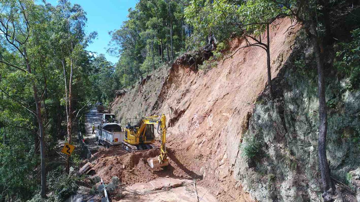 CloudsCreek's tweet photo. Dorrigo to Bellingen road still closed 30 March 2021. 
A dozen landslips on #WaterfallWay in northern NSW. NSW Transport crews are starting the high risk cleanup.

Detour from #Armidale to #CoffsCoast via Eastern Dorrigo Way through Ulong/Coramba. #NSWFloods https://t.co/hQH5b96OzN