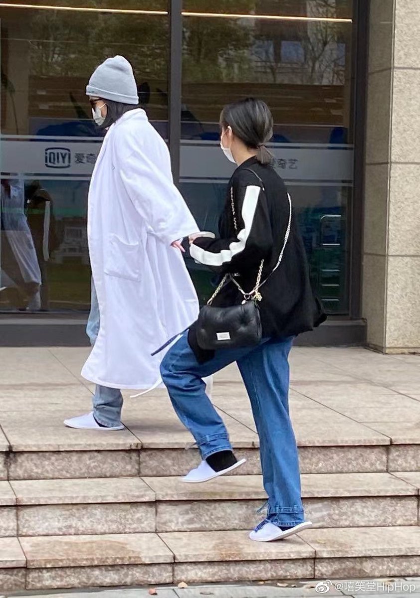 rapofchina's tweet photo. #Vinida, #Miko, #KyraZ, #LuRan, and #ZhouZiqian were spotted filming for iQiYi’s new variety #HipHopBank
#一周的说唱歌手 https://t.co/wm2jMjYz0i