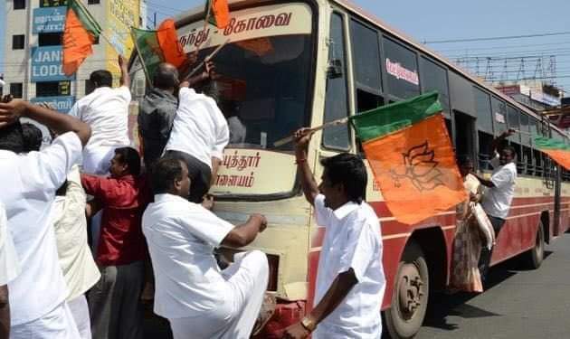 vampire_offcl's tweet photo. தமிழக பிஜேபியில்: ஒரு வார்டு கவுன்சிலர் இல்லை, சட்டமன்ற உறுப்பினர் இல்லை, 
பாராளுமன்ற உறுப்பினரில்லை, இப்பவே தமிழ் ஒழிக சமஸ்கிருதம் வாழ்க கோஷம் கடைகளை சூறையாடல்  கலவரம் பஸ் மறியல் வன்முறை ஆட்டம்,

சிந்தித்து ஓட்டு போடுங்க!
வரும் முன் காப்போம் 🙏🙏🙏 https://t.co/e470IrOPVM