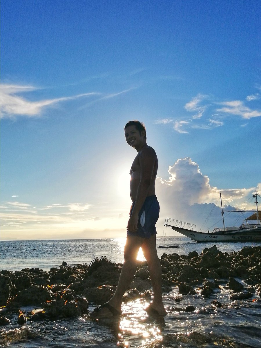 bluejimz's tweet photo. Enjoy each sunset for the promise of a new tomorrow.
-Unknown Author

#sunset #sunsetphotography #naturelover #NaturePhotography #quoteoftheday #goodvibes #adventures #travelphotography #Wanderlust #YOLO #beautifuldestinations #happiness #itsmorefunincebu #olangoisland https://t.co/3IFNkPcYG7