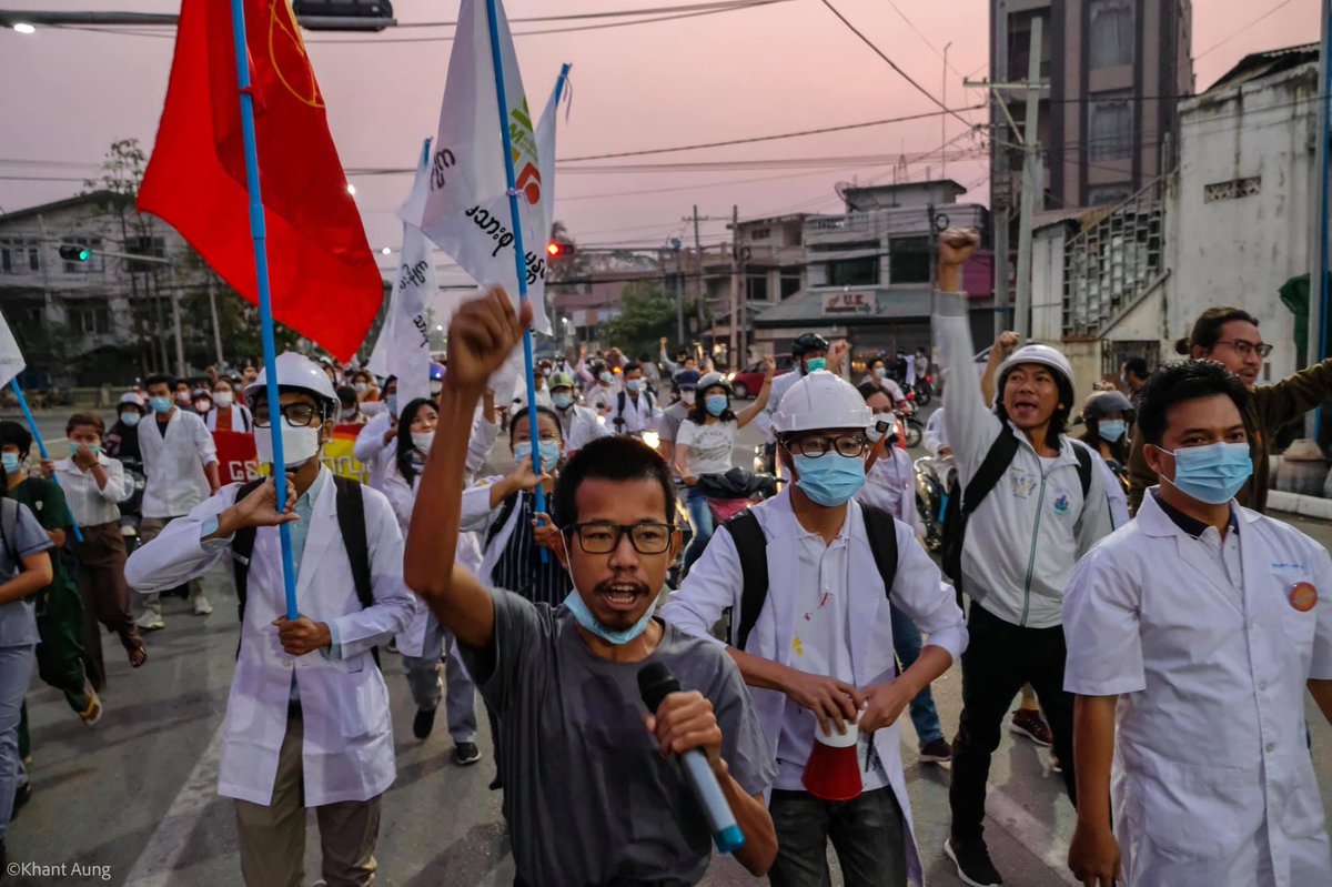 nslwin's tweet photo. Dawn Protest — in Mandalay.

#WhatsHappeningInMyanmar #Apr1Coup #MilkTeaAlliance #AntiFascistRevolution2021 https://t.co/SMCmiIvZXx