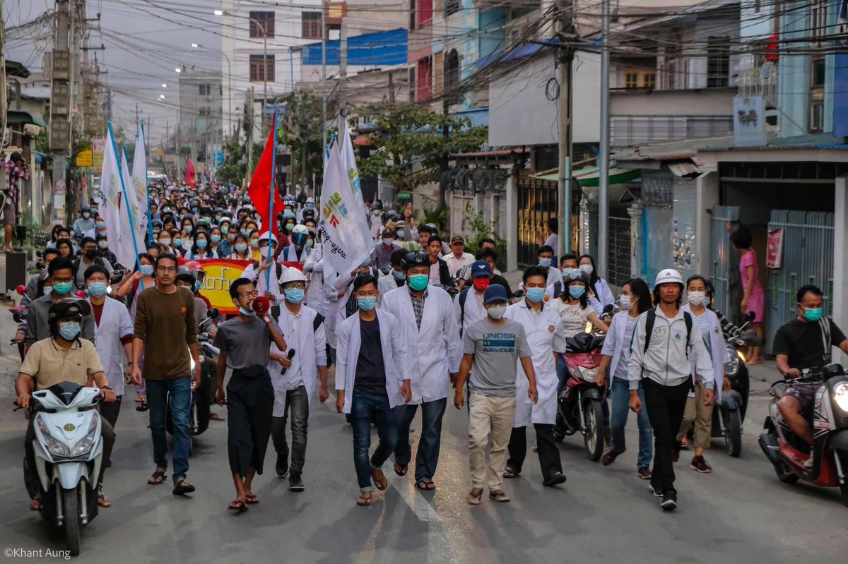 nslwin's tweet photo. Dawn Protest — in Mandalay.

#WhatsHappeningInMyanmar #Apr1Coup #MilkTeaAlliance #AntiFascistRevolution2021 https://t.co/SMCmiIvZXx