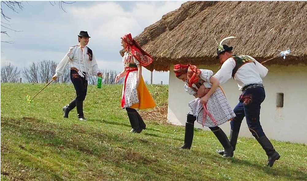 CzechiaHeritage's tweet photo. Happy #Easter from Czechia.
Traditional folk custom "pomlázka" of Easter Monday
#Czechia #traditions #EasterWeekend #CzechiaHeritage https://t.co/B0STxysFEf