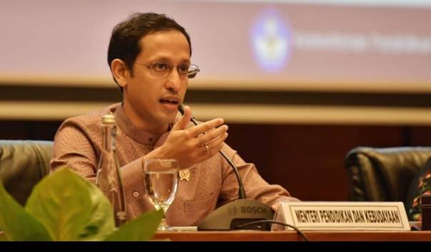 KompasTV's tweet photo. Menteri Nadiem: Keputusan Akhir Pembelajaran Tatap Muka atau Daring Ada di Orang Tua Peserta Didik https://t.co/FpKYzl2OfL https://t.co/S1IuvPQpsD