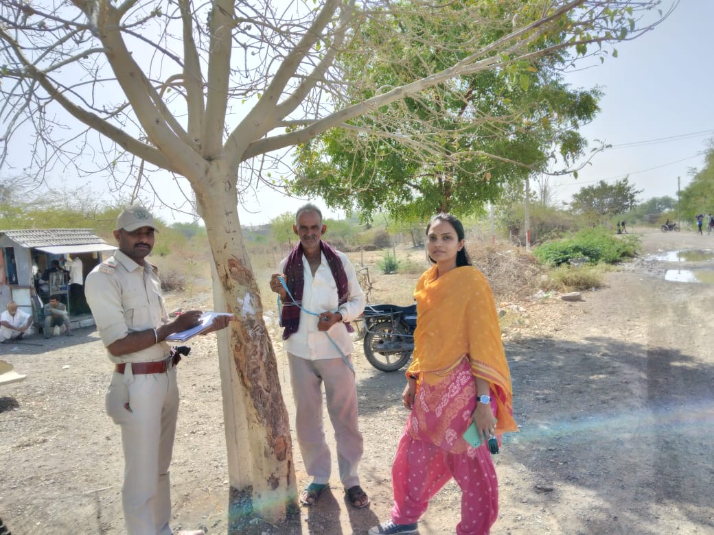 dcfsfsnr1's tweet photo. વૃક્ષગણતરી વર્ષ ૨૦૨૧-૨૨ અન્વયે સામાજિક વનીકરણ વિભાગ સુરેન્દ્રનગરની વિવિધ રેન્જો ધ્વારા વૃક્ષ ગણતરીની કામગીરી હાથ ધરવામાં આવી. #TreeCounting2021 @HoffPccf @GujForestDept @CCF_Ahmedabad @moefcc https://t.co/DsPl0CHkKQ