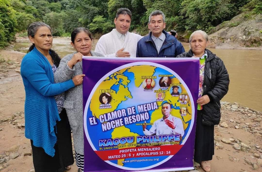 GraceAMM's tweet image. BOLIVIE : Mars 2021, une deuxième église accepte le Message du prophète Kacou Philippe. Photos des premiers baptêmes.