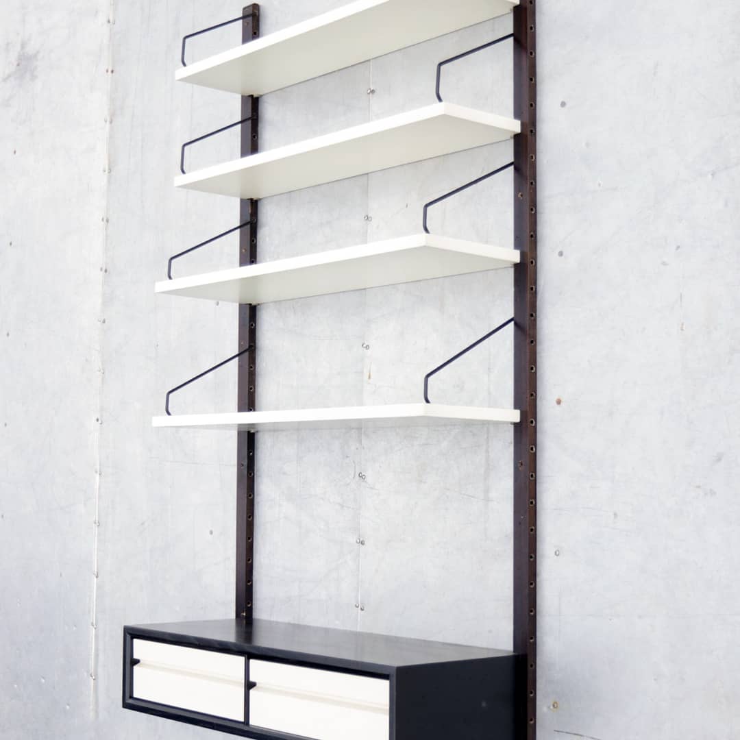 Wandsysteem Royal System door Poul Cadovius
#wallsystem #poulcadovius #poulcadoviouswallsystem #royalsystemshelving #60sdesign #60s #midcenturydesign #midmodhome 
#forsale 
More info@dehuiszwaluw.nl
instagram.com/p/CNHXkwilbIF/…